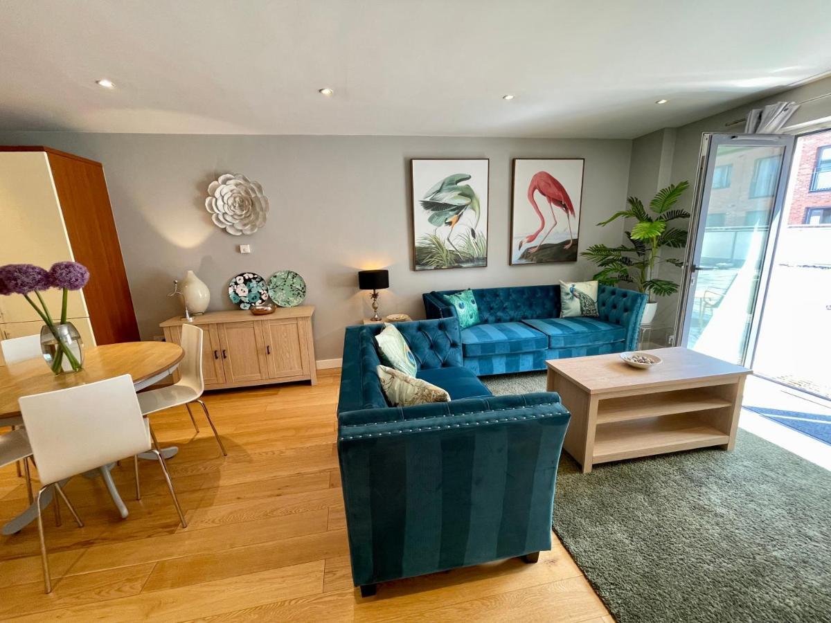 Stunning 2-Bed Town Centre Apartment - Hosted By Hutch Lifestyle Лимингтон Экстерьер фото