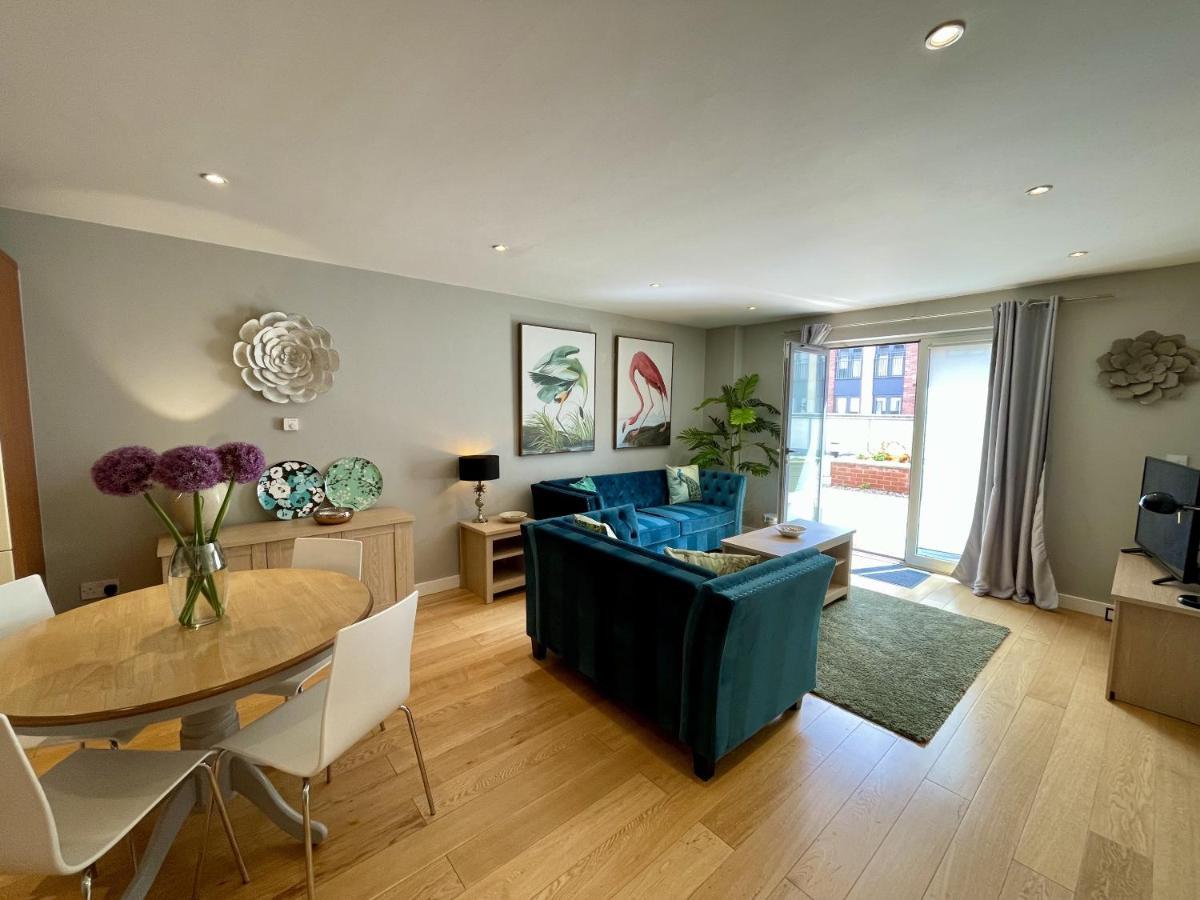 Stunning 2-Bed Town Centre Apartment - Hosted By Hutch Lifestyle Лимингтон Экстерьер фото