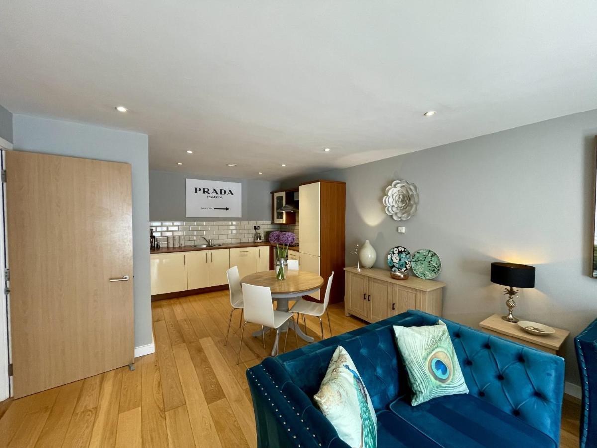 Stunning 2-Bed Town Centre Apartment - Hosted By Hutch Lifestyle Лимингтон Экстерьер фото