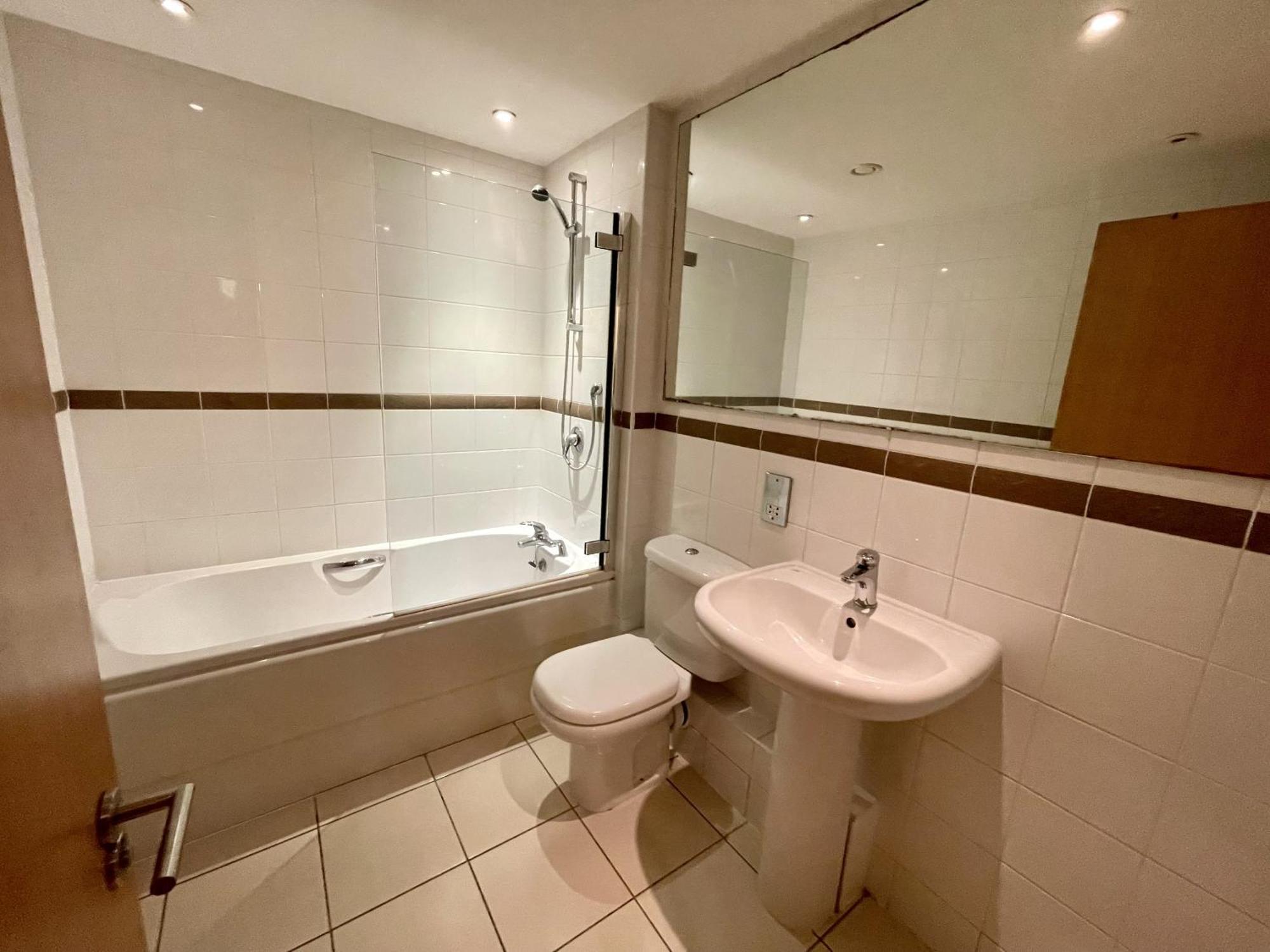 Stunning 2-Bed Town Centre Apartment - Hosted By Hutch Lifestyle Лимингтон Экстерьер фото
