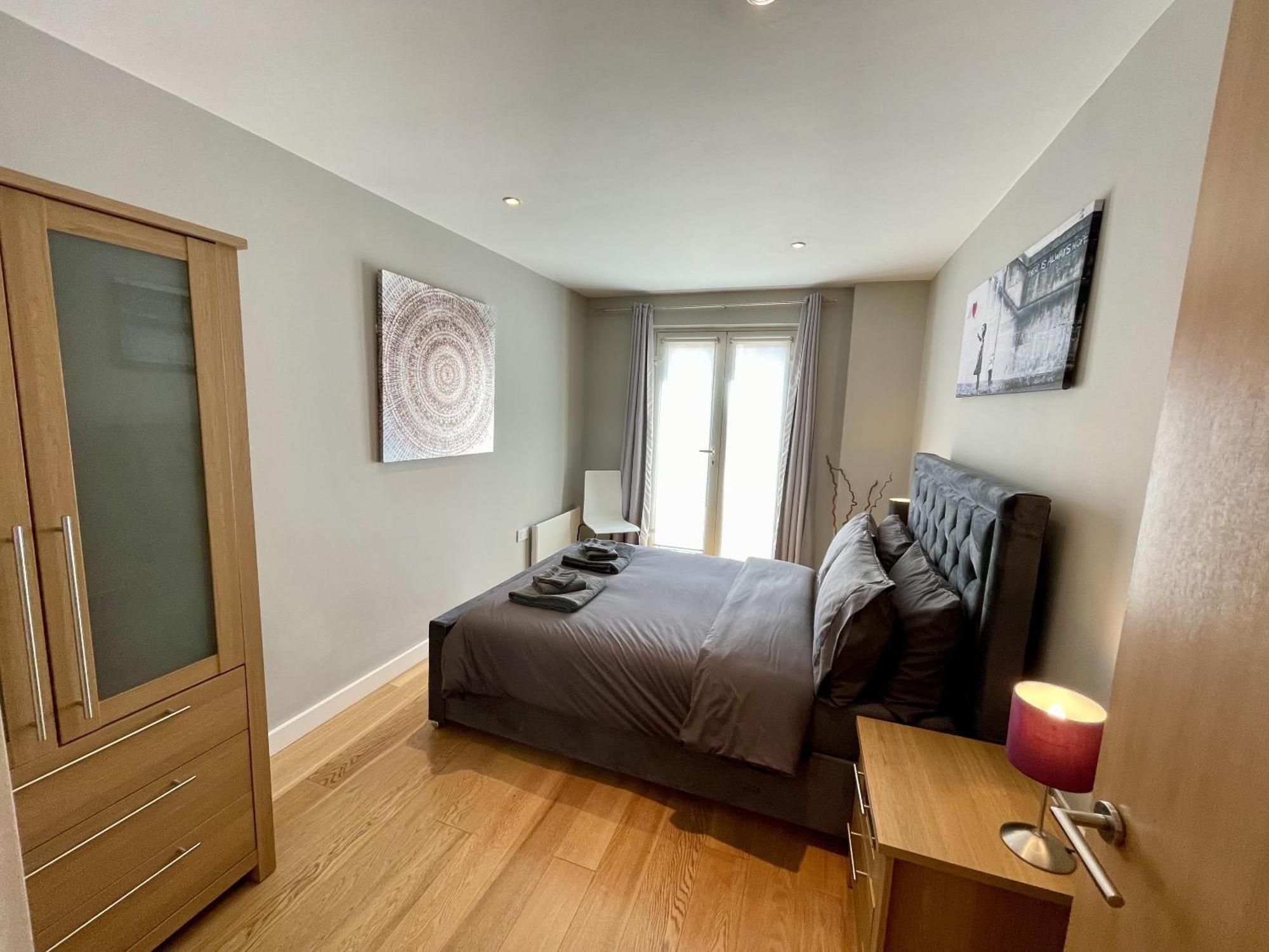 Stunning 2-Bed Town Centre Apartment - Hosted By Hutch Lifestyle Лимингтон Экстерьер фото